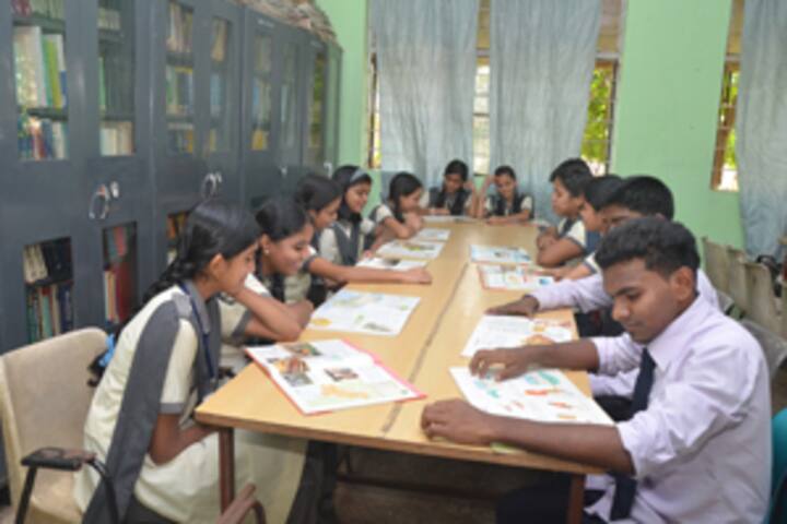 Navyug English Medium School-library