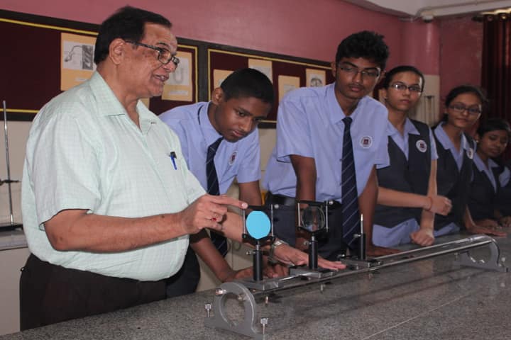 New Horizon Scholars School-Physics Lab