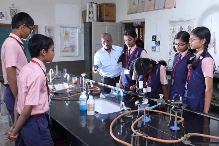 New Horizon School-Physics Lab