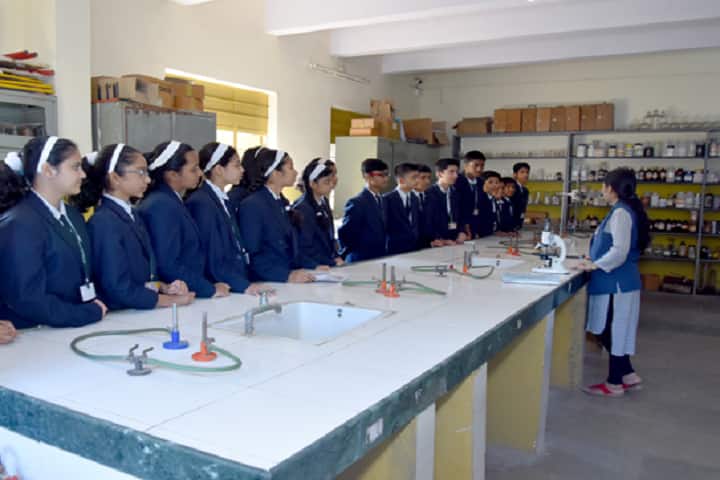 New Pune Public School-Science Lab-1
