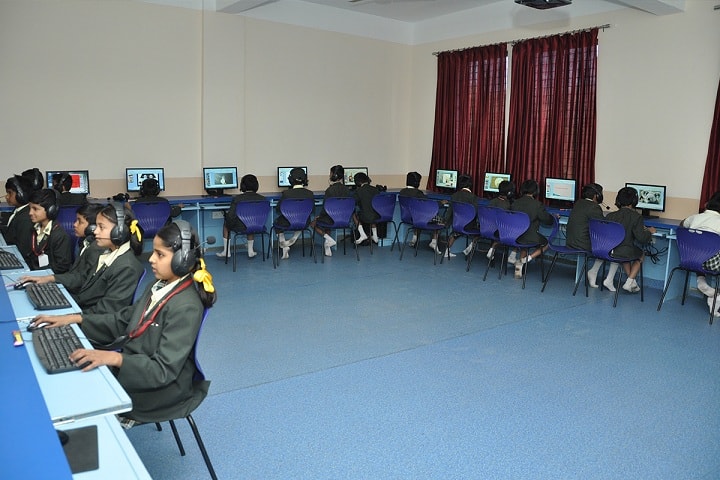 Rainbow International School - Computer lab