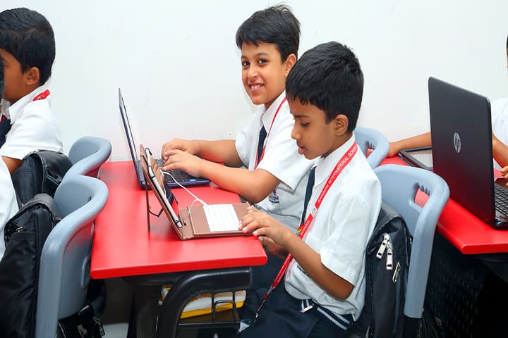 Rainbow International School-Digital Classroom