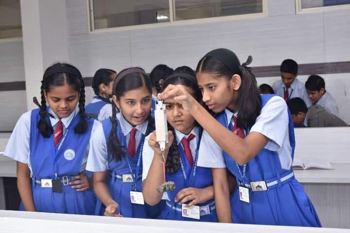 S B Patil Public School-Physics Lab