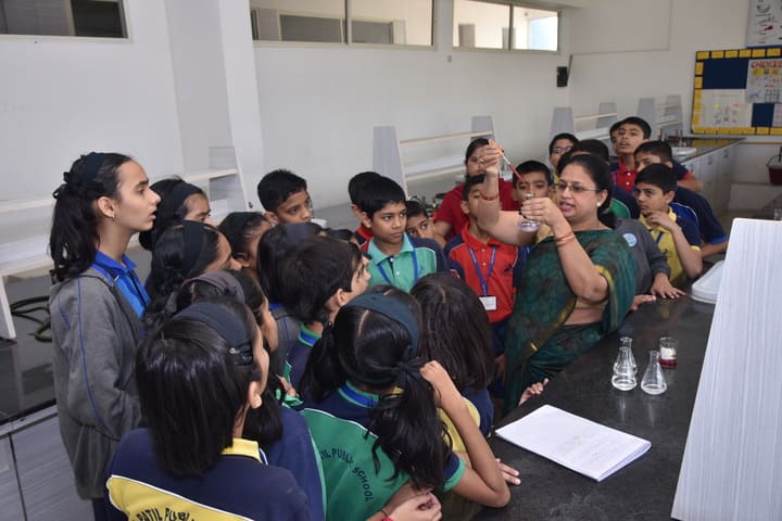 S B Patil Public School-Science Lab