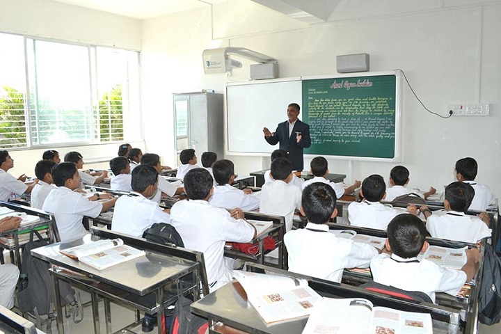 Sadhvi Preetisudhaji International School-Smart classrooms