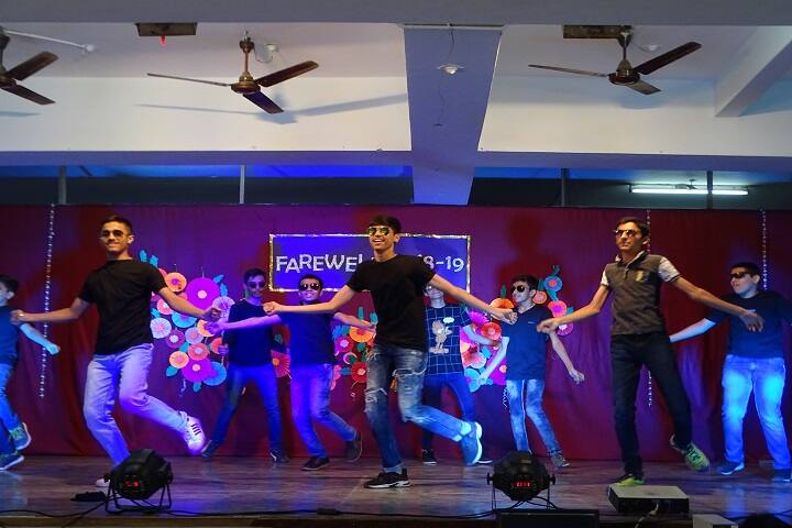 Sheth Karamshi Kanji English School-Group dances