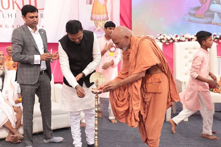 Shree Swaminarayan Gurukul International School-Lighting The Lamp