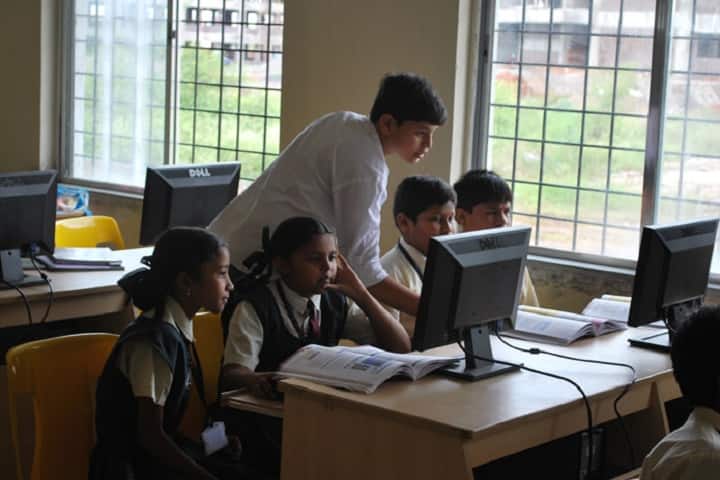 Sinhgad Public School-computer lab