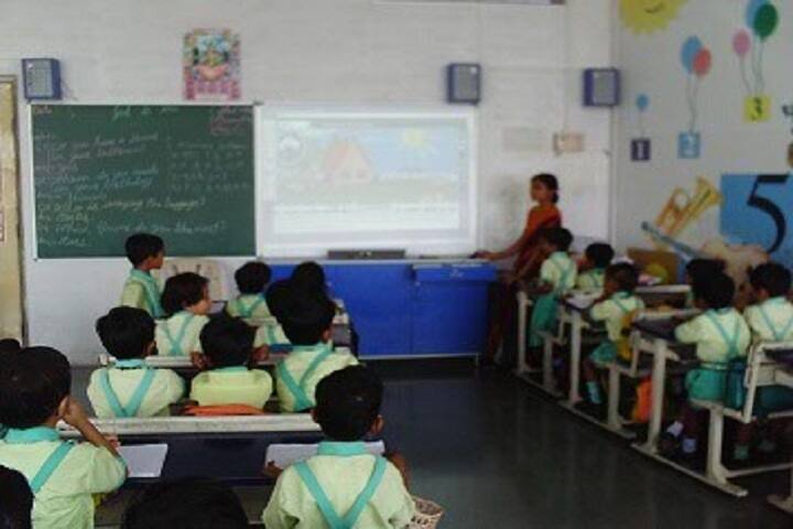 Smt Sarojben Damjibhi Vikamshi Dnyanpeeth-Classroom