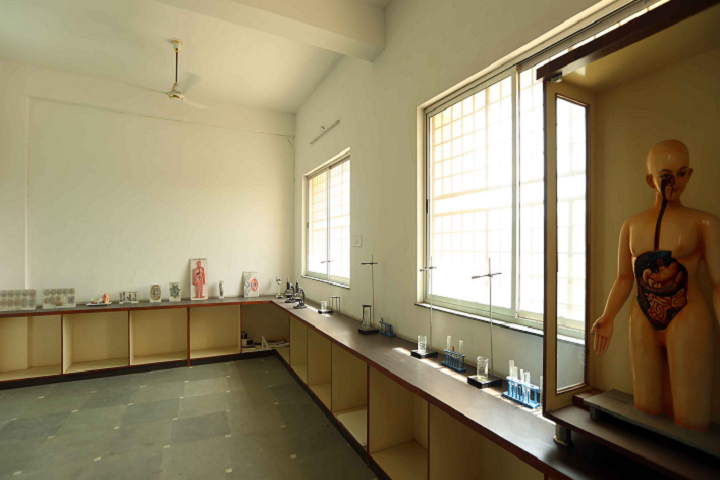 Somalwar School-Laboratory chemistry
