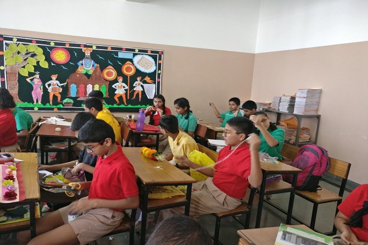 Symbosis School-Toran Making Activity
