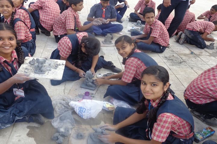 Vidya Prabodhini Prashala English-Clay Activity
