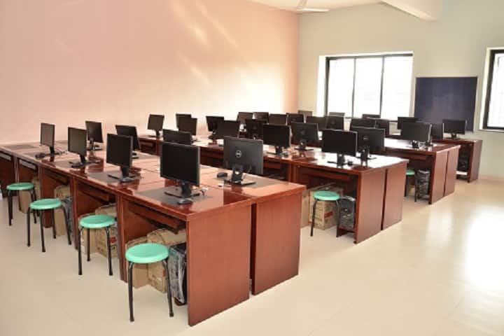 Vidya Pratishthans Dr Cyrus Poonawalla School-IT-Lab