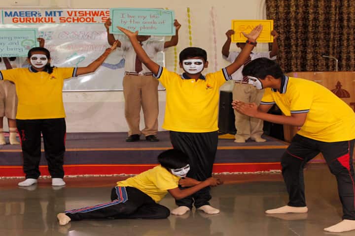 Vishwashanti Gurukul School-Dance