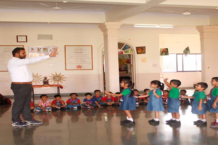 Vishwashanti Gurukul School-Indoor Activity