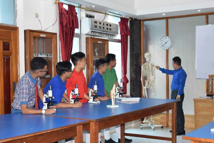 Unacco School-Biology Lab