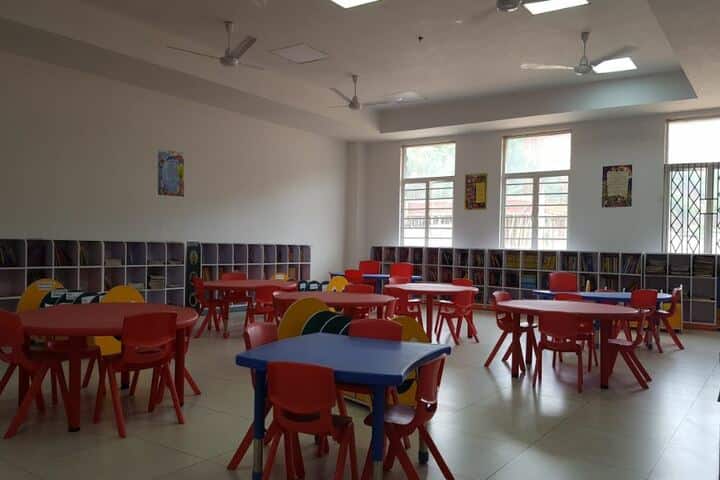 Delhi Public School Khanapara-Library