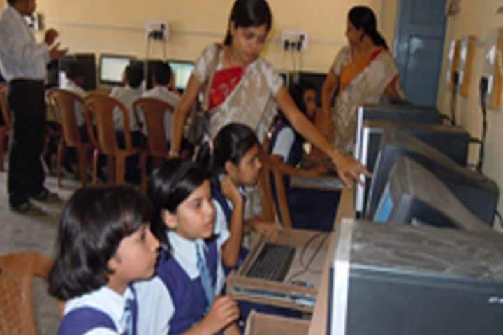 Cement Nagar English Medium School - Computer lab
