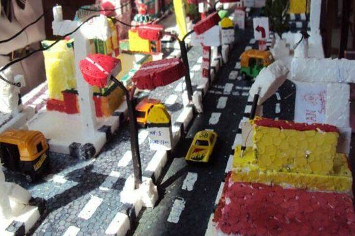 Modern English School-Science-Exhibition1