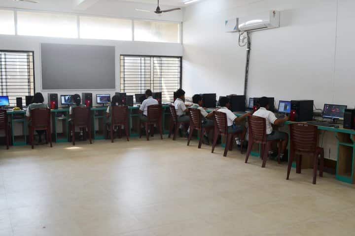 "Mothers Public School-Computer-Lab"