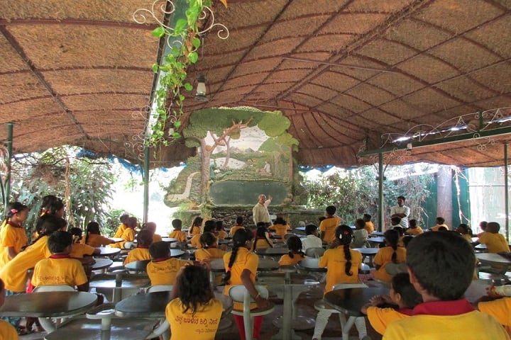 Ramakrishna Mission Ashrama School-Classroom