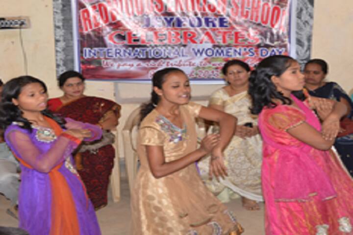Redwoods English School-Group dances
