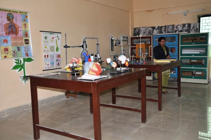 Shrikrishna International School science lab
