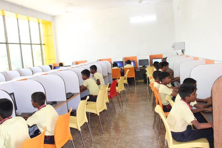 Brainy Blooms Lecole Internationale-Computer Lab