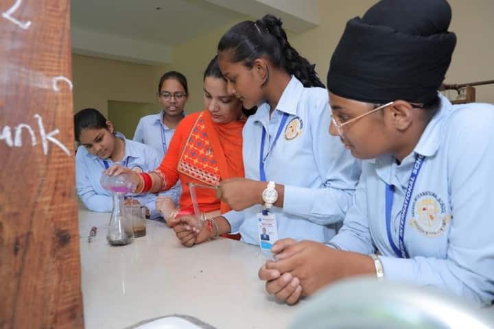 Aadesh International School-Chemistry Lab