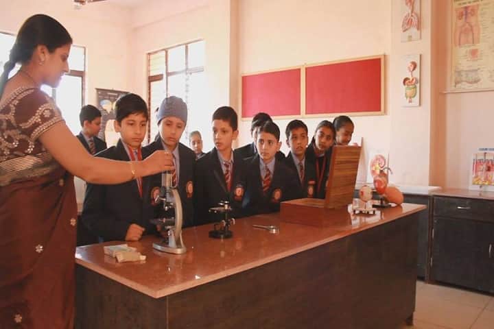 Aakarshan Public School-Lab