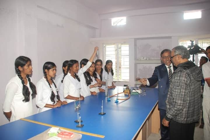 Gurukul Vidyapeeth-Physics Lab