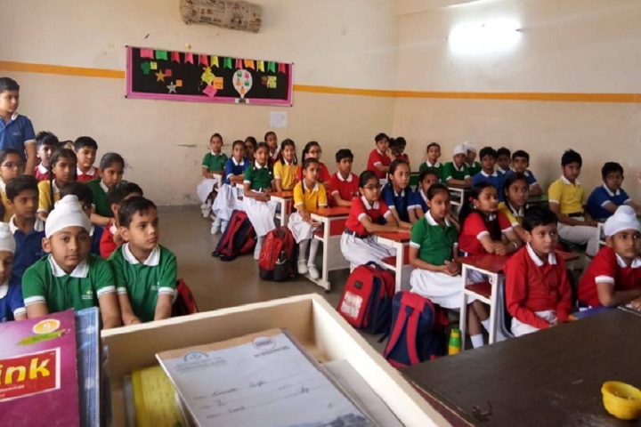 Aryabhatta International School-Classroom with students