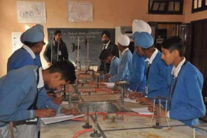 AVM Senior Secondary School-Chemistry Lab