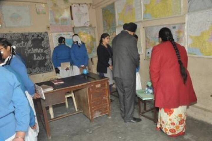 AVM Senior Secondary School-Lab