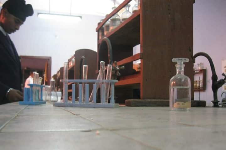 B B M B D A V Public School-Laboratory
