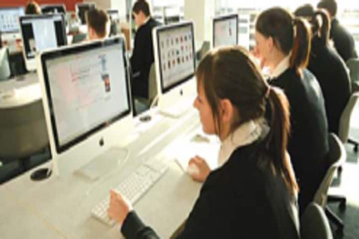 Baba Aapo Aap Guru Nanak Public School-IT-Lab