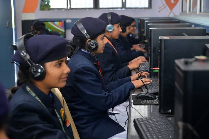 Bhagwan Mahaveer Public Senior Secondary School-IT-Lab full view