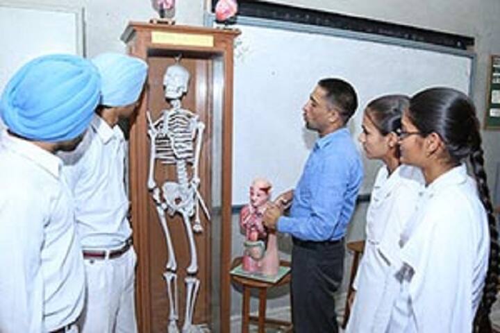 Bhai Mastan Singh Public School-Laboratory biology