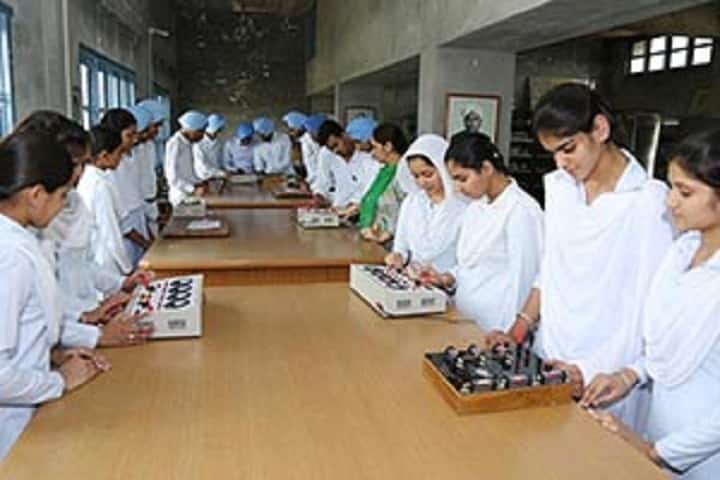 Bhai Mastan Singh Public School-Laboratory