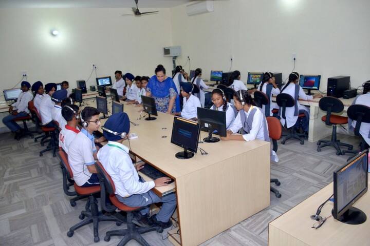 Budha Dal Public School-Computer Lab