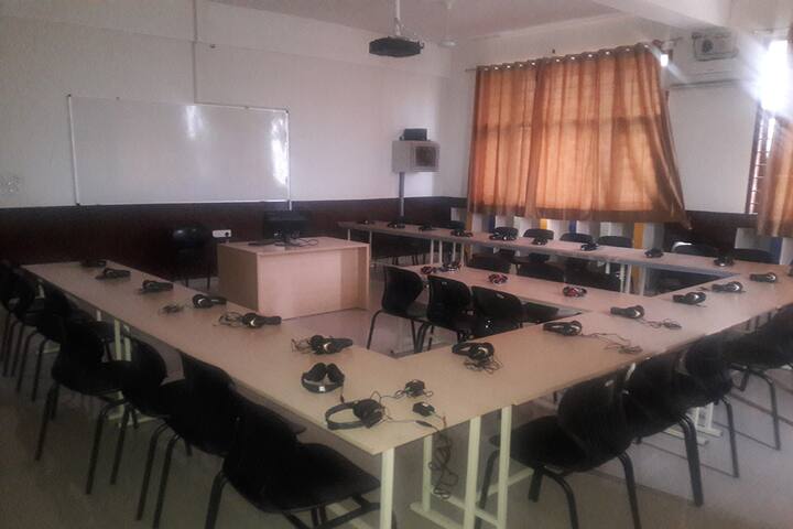 Cambridge International School-Language Lab