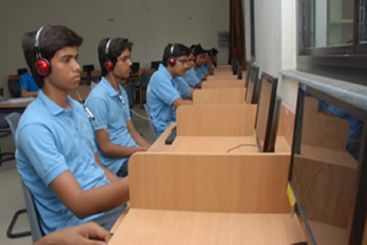 Career Point Gurukul-Language Lab