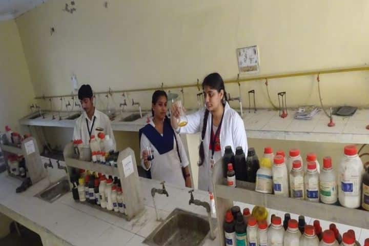 Chanakaya International School-Chemistry Lab