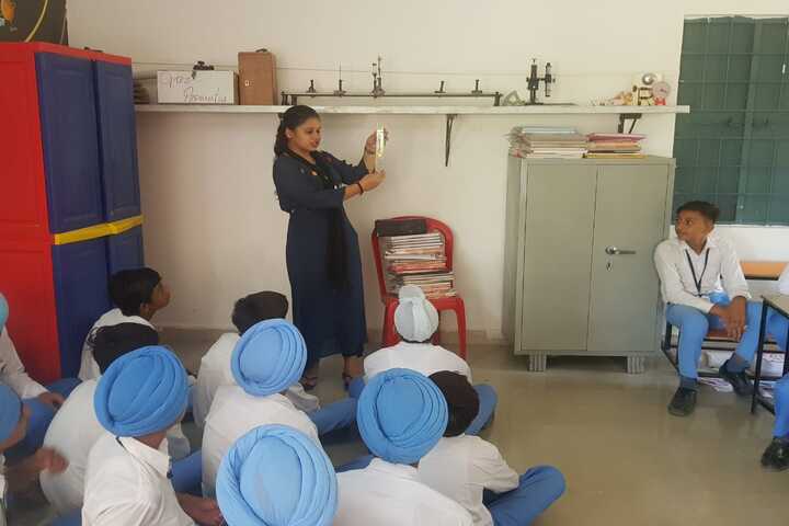 City Heart School-Physics Lab