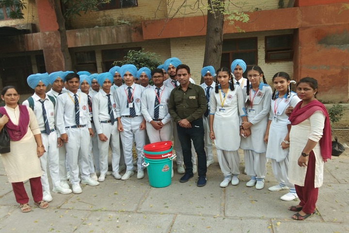 CMS Guru Kashi Public School-Cleaness Drive