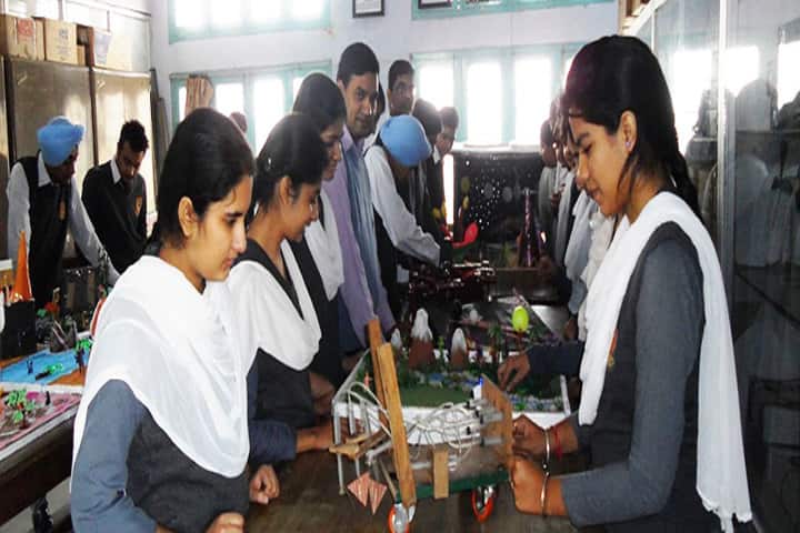 DAV Centenary Senior Secondary Public School-Lab