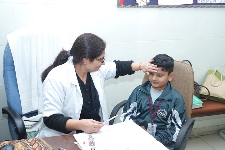 D C Model Senior Secondary School-Medical Checkup