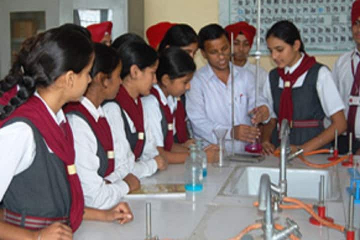 Dashmesh Parivar International School-Chemistry Lab