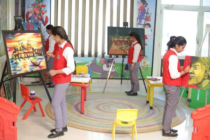 Dass And Brown World School-Art Room