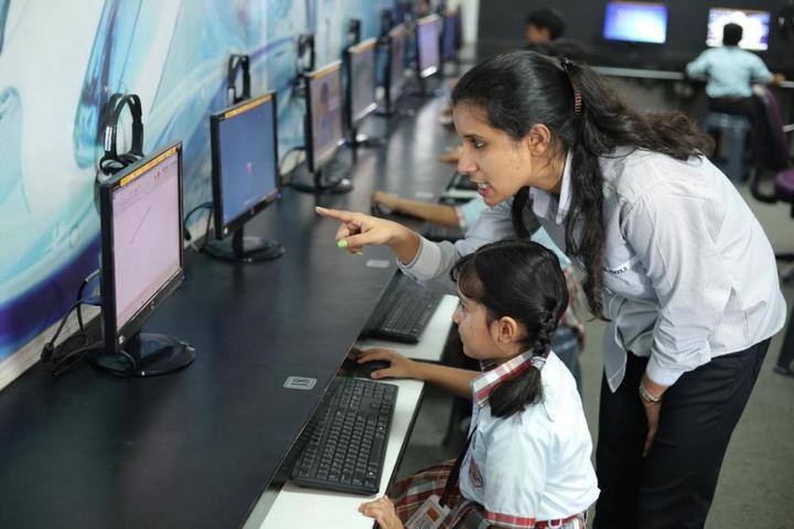 Dass And Brown World School-Computer Lab